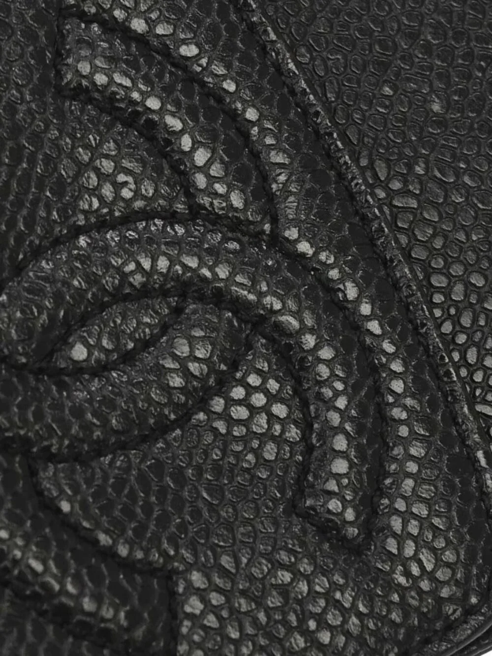 CHANEL outside 	a+